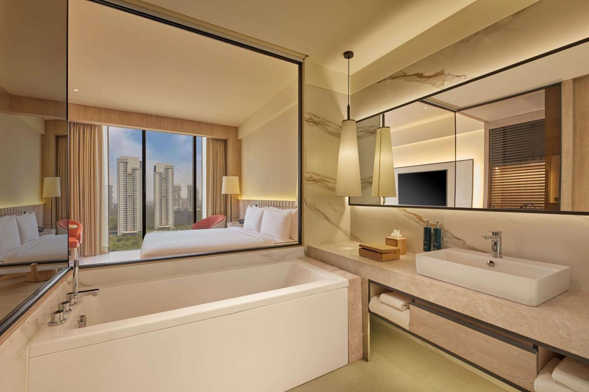 Hilton Gurugram Baani City Centre Gurgaon Ngoại thất bức ảnh