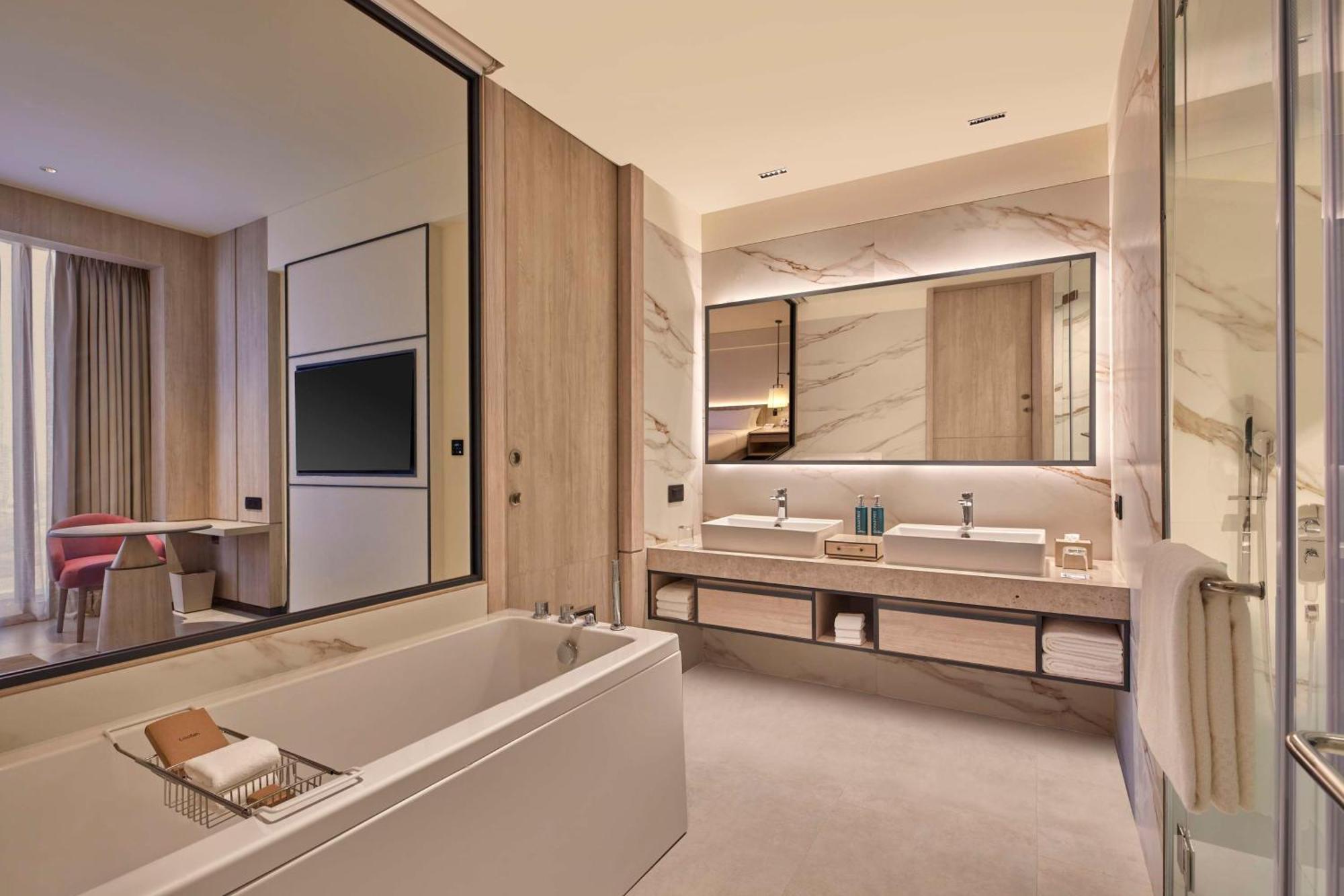 Hilton Gurugram Baani City Centre Gurgaon Ngoại thất bức ảnh