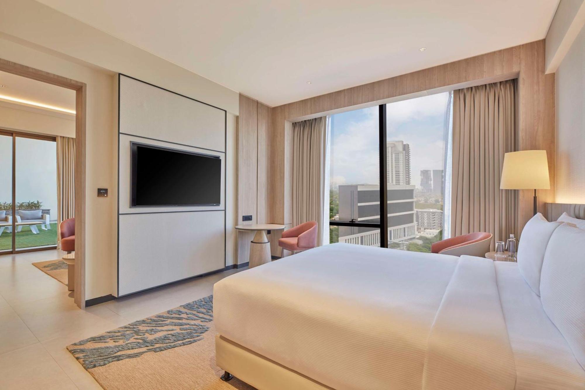 Hilton Gurugram Baani City Centre Gurgaon Ngoại thất bức ảnh