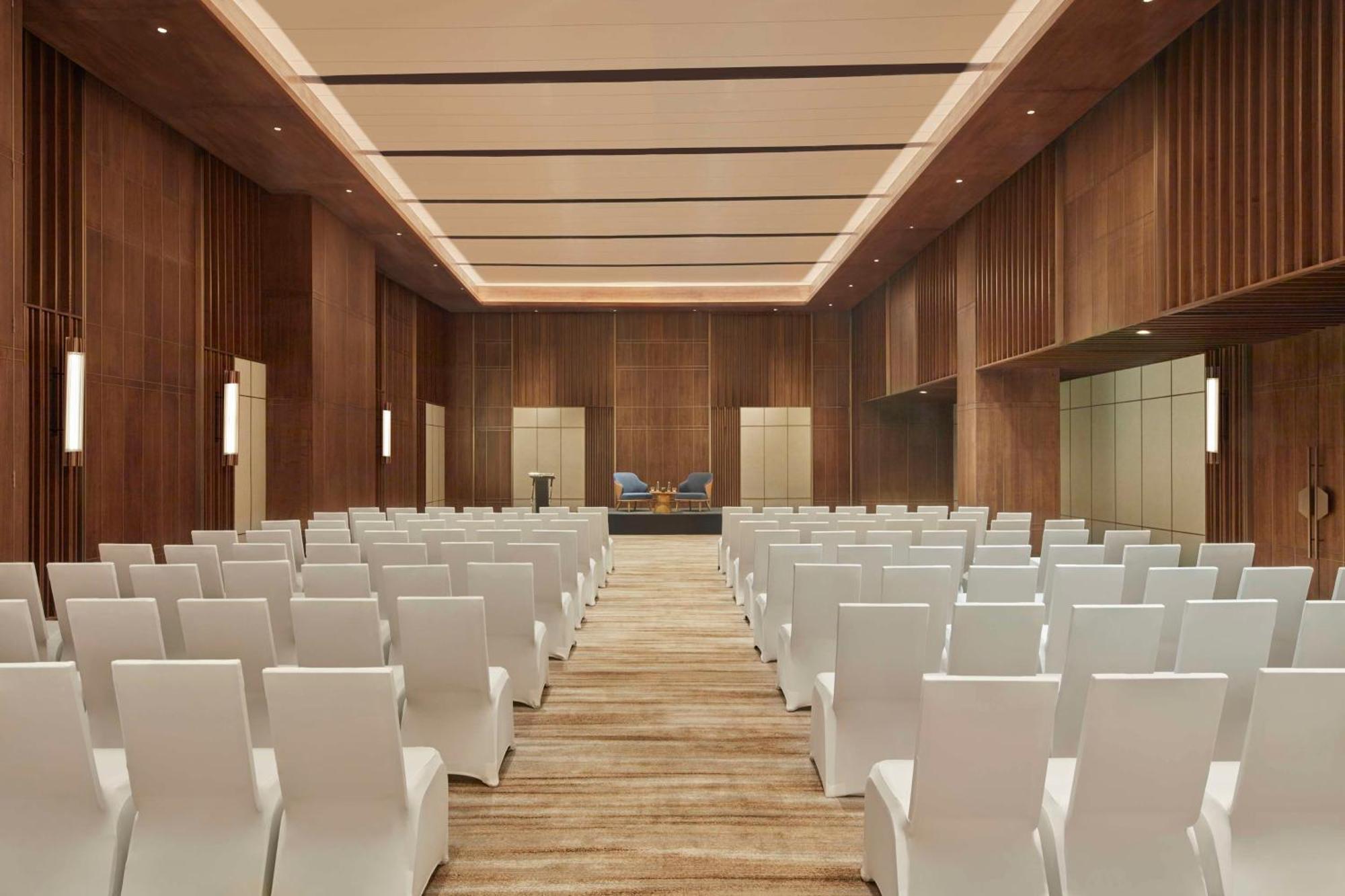 Hilton Gurugram Baani City Centre Gurgaon Ngoại thất bức ảnh