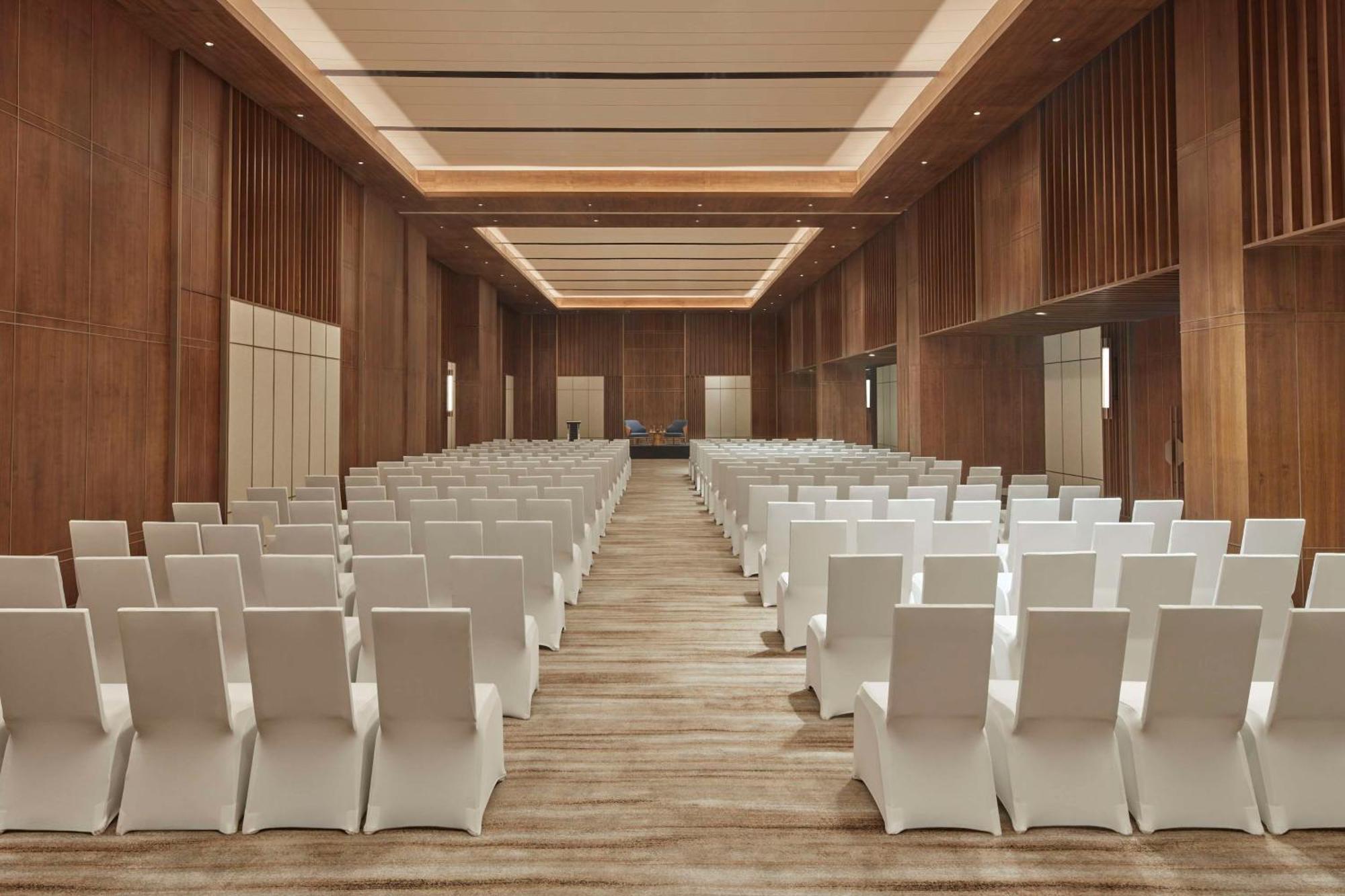 Hilton Gurugram Baani City Centre Gurgaon Ngoại thất bức ảnh