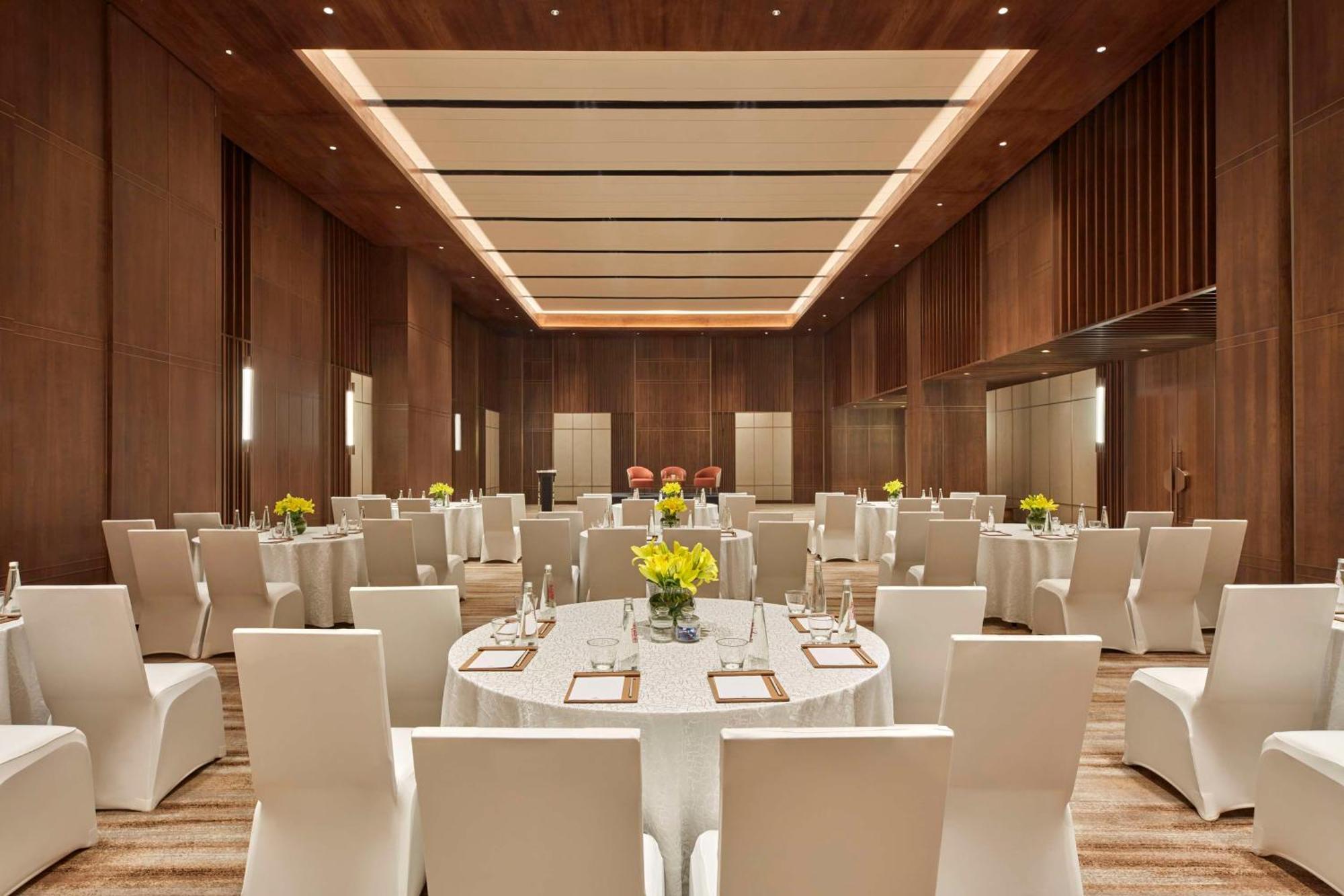 Hilton Gurugram Baani City Centre Gurgaon Ngoại thất bức ảnh