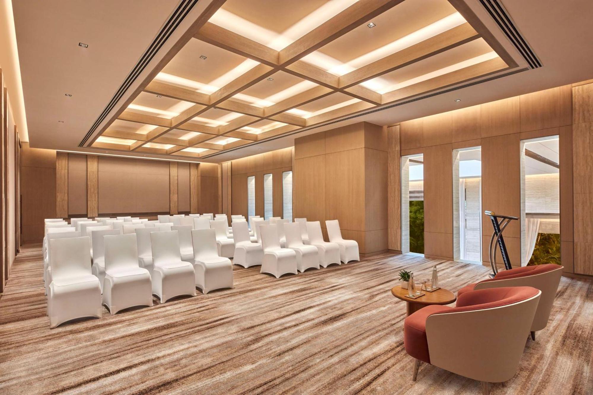 Hilton Gurugram Baani City Centre Gurgaon Ngoại thất bức ảnh
