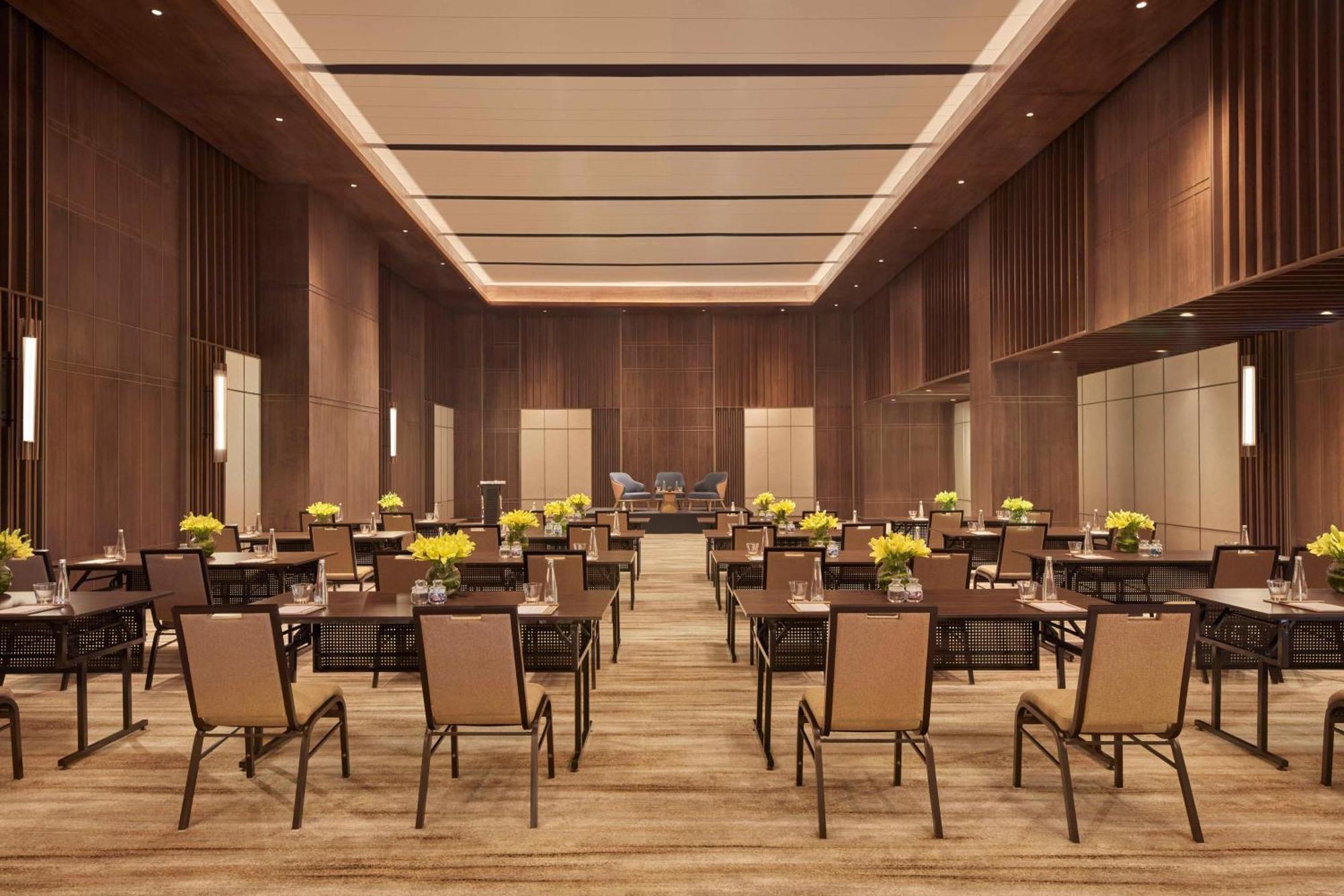 Hilton Gurugram Baani City Centre Gurgaon Ngoại thất bức ảnh
