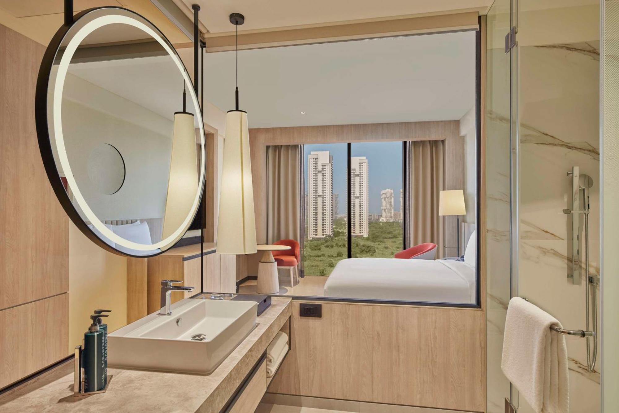 Hilton Gurugram Baani City Centre Gurgaon Ngoại thất bức ảnh