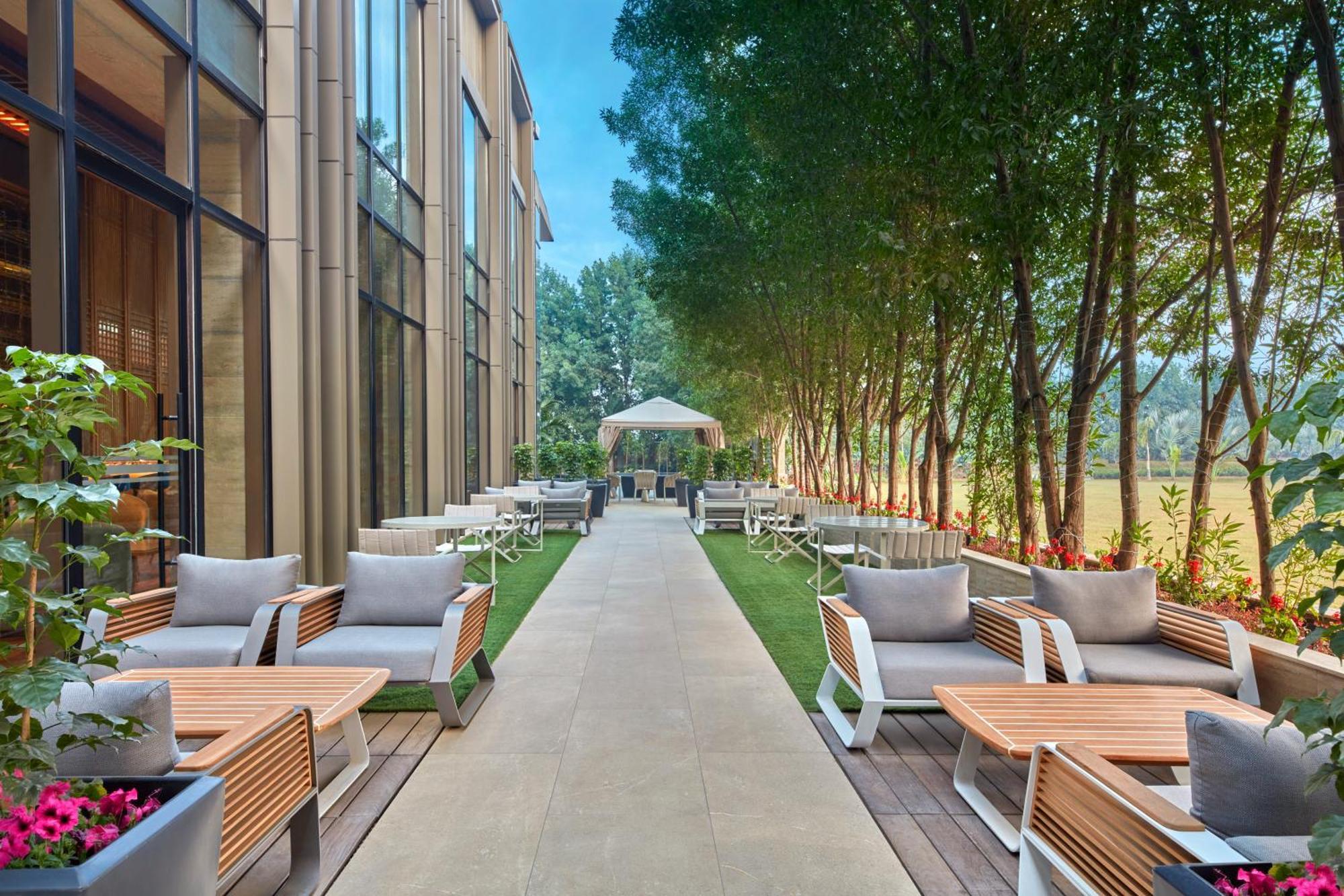 Hilton Gurugram Baani City Centre Gurgaon Ngoại thất bức ảnh